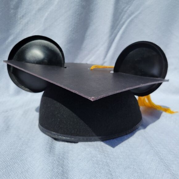 College of Disney Knowledge Graduation Cap Hat Mint Condition - Picture 4 of 7